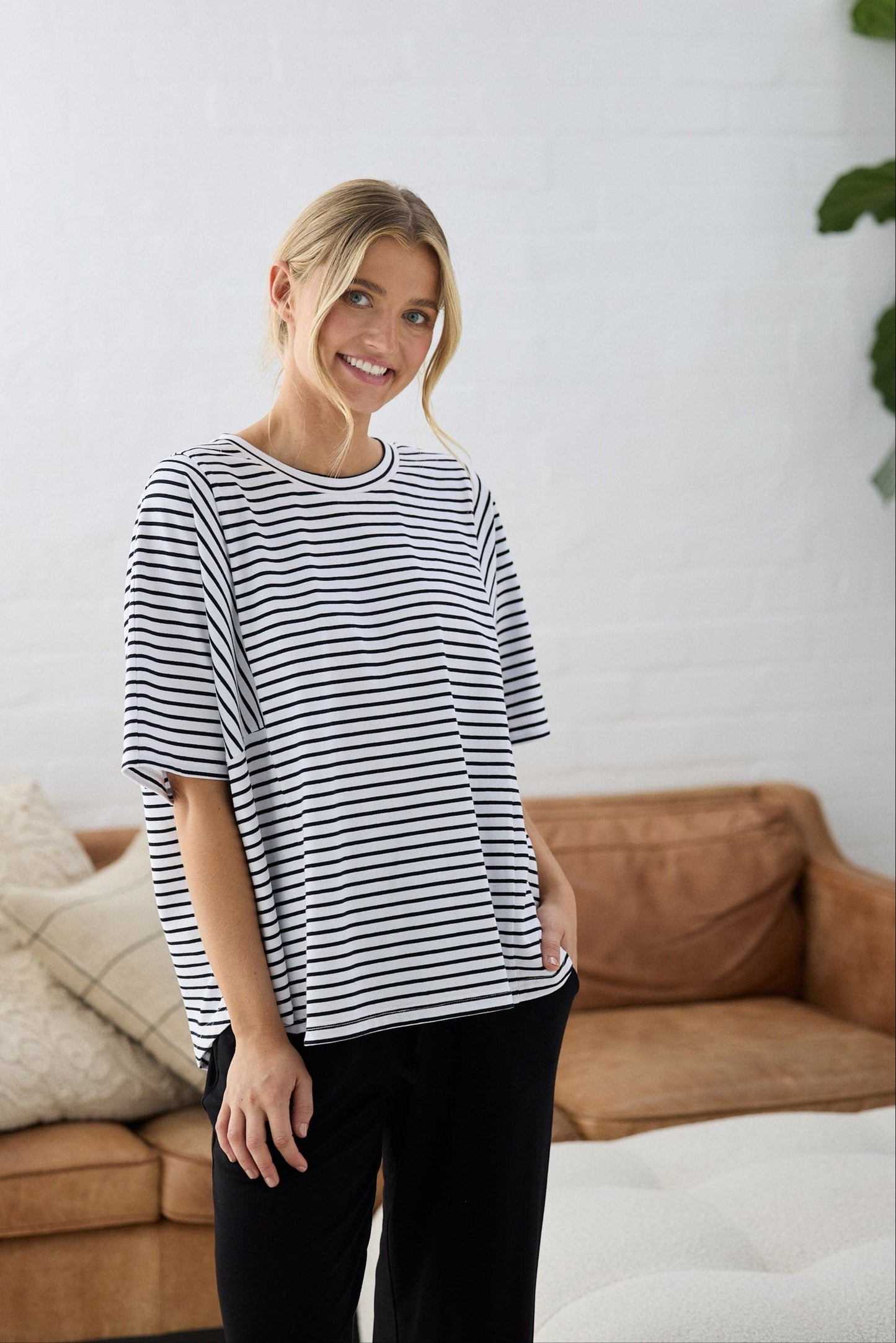 Sana Tee | Black Stripe