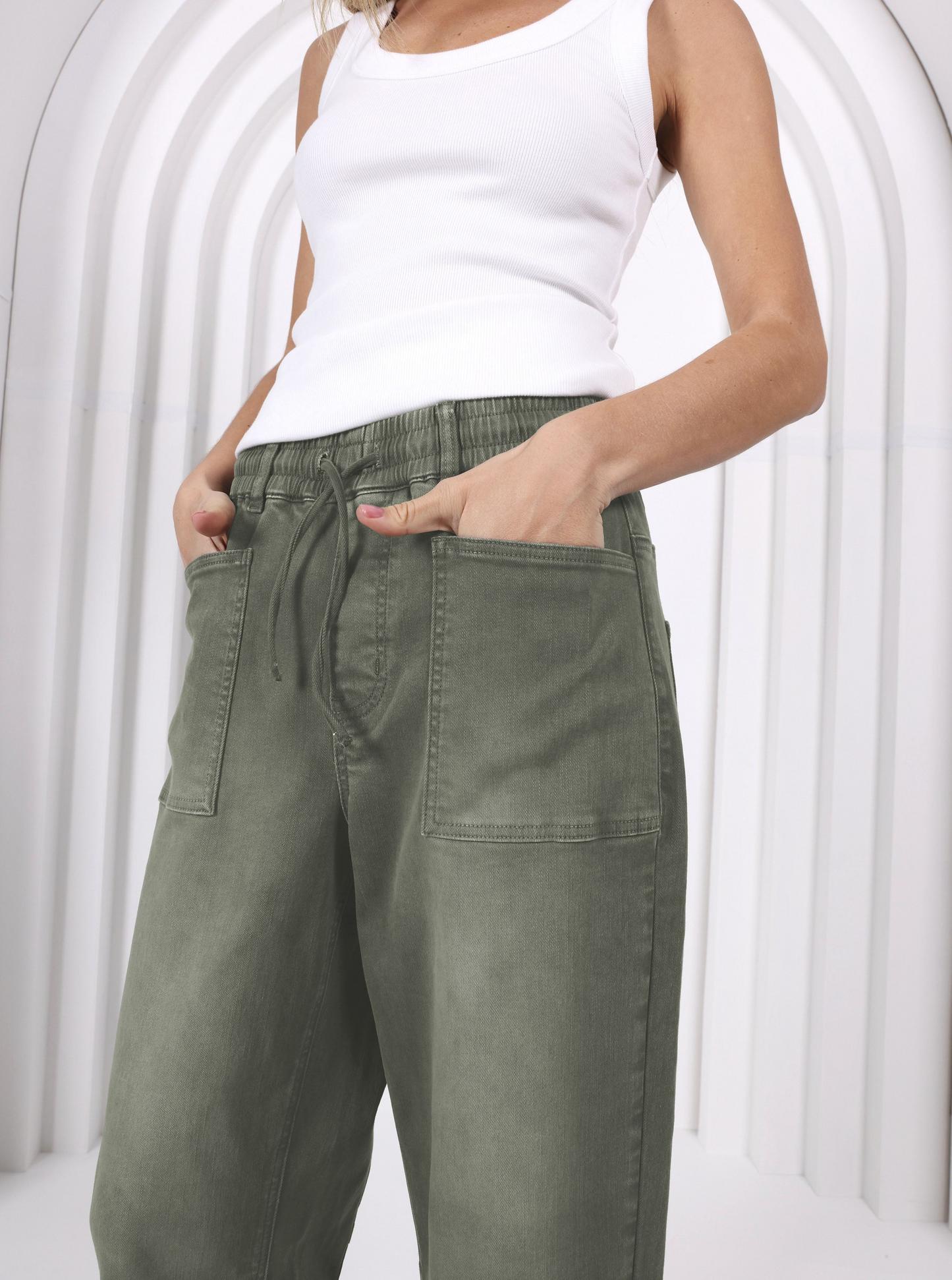 Leo Barrel Jeans | Khaki