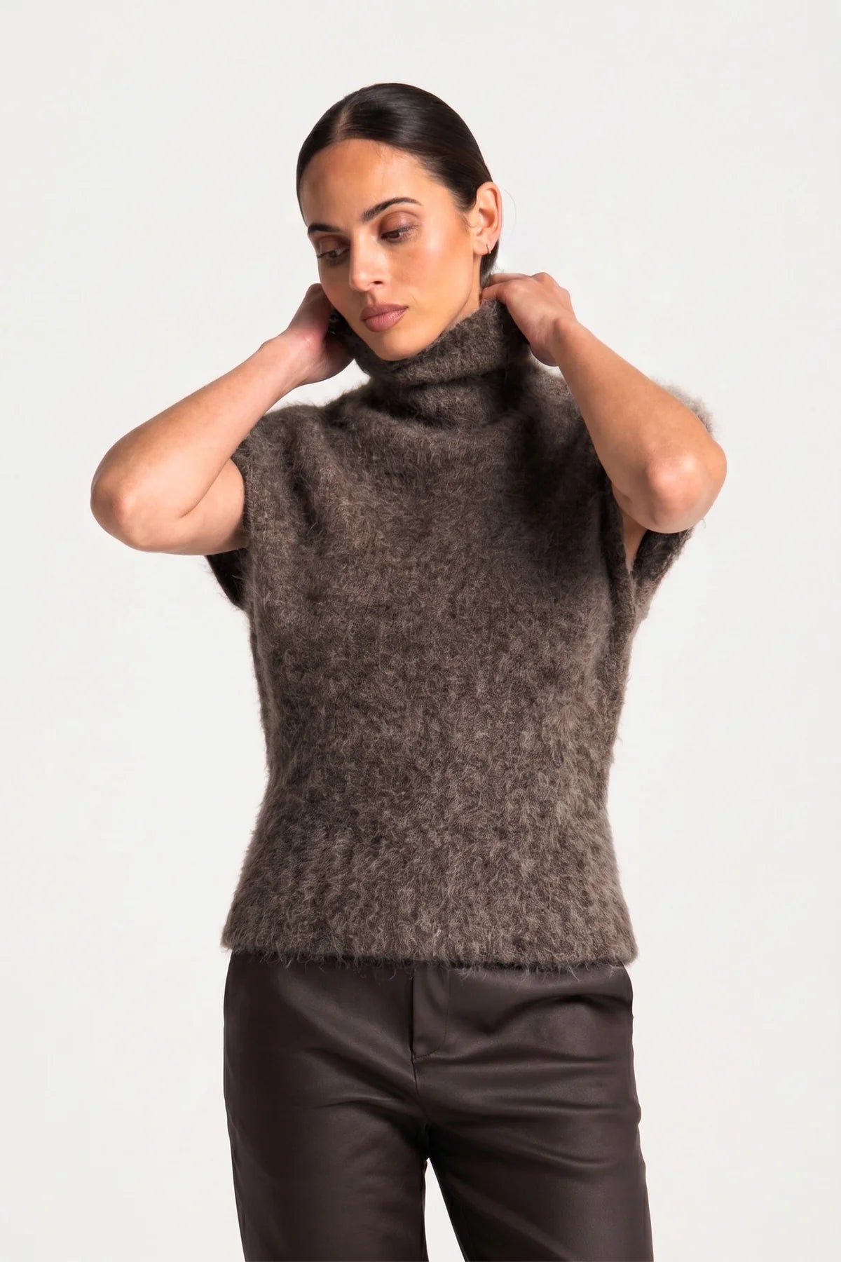 Lerwick Funnel Neck Vest | Mocha