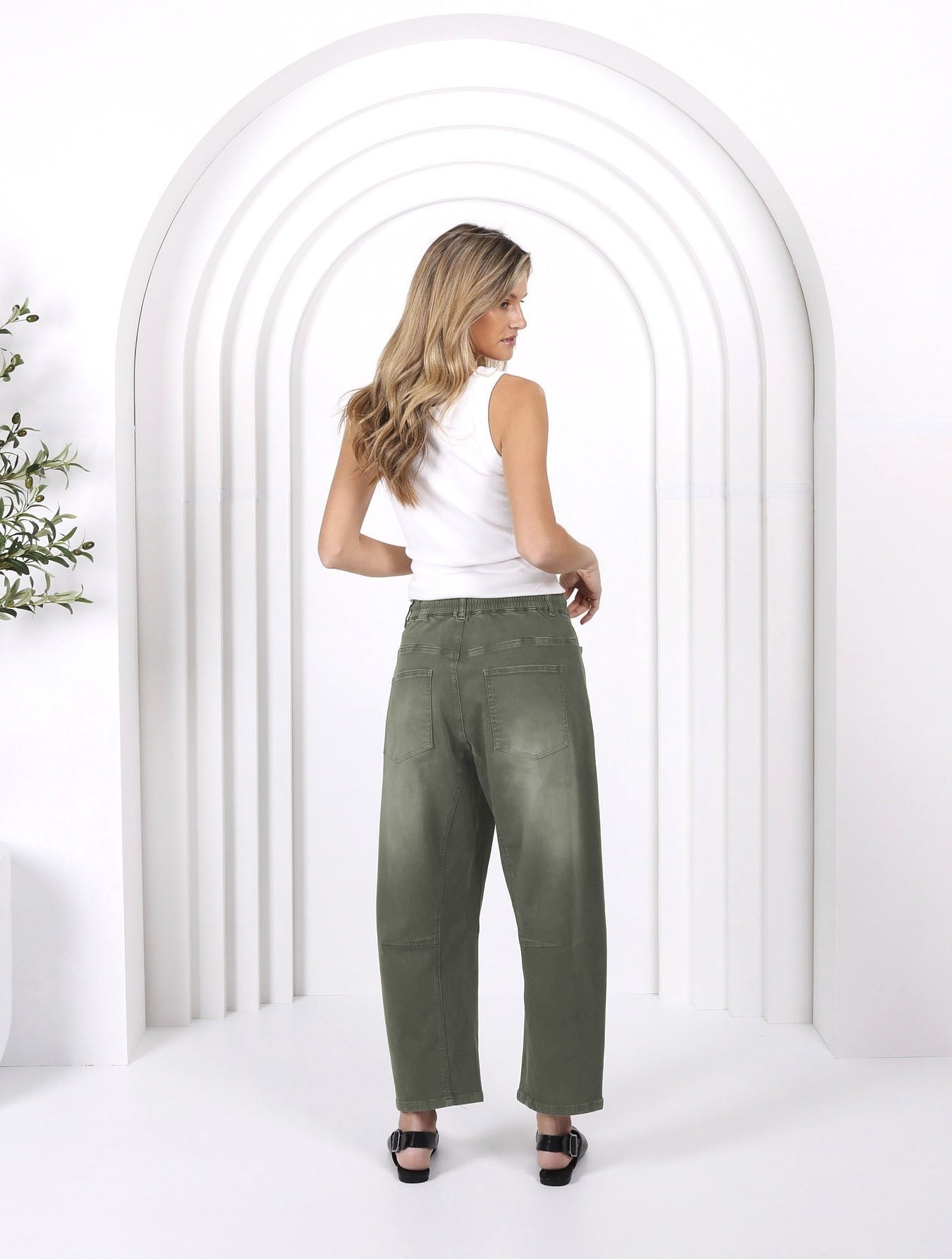 Leo Barrel Jeans | Khaki